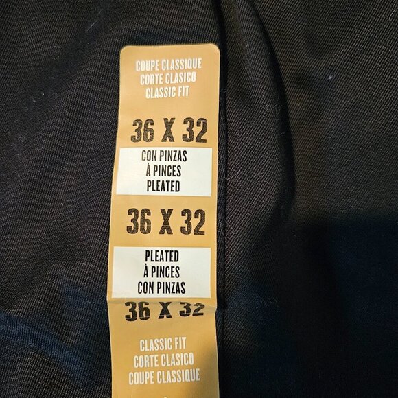 Dockers Signature Khaki Classic Fit Pleated Front Pant - Picture 5 of 8